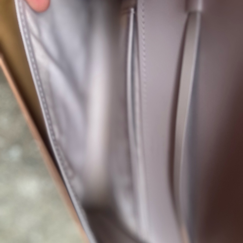 Lovely lavender LV leather bag - Picture 3 of 13